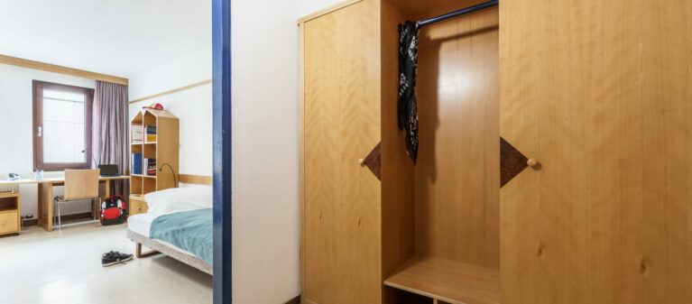 Schrank im Vorzimmer | Studierendenwohnheim Hirschengasse 1060  Wien